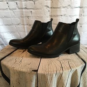 *NEW* Sugar Willma Black Star Studded Ankle Boots - Size: (8M)